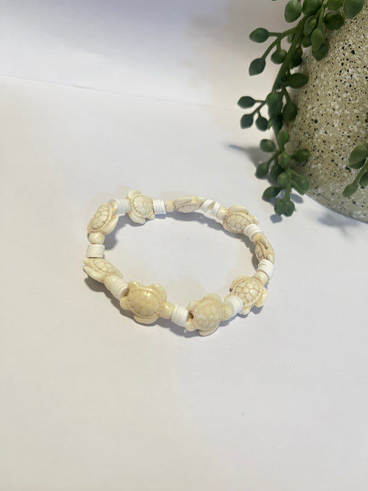 Cream & white Turtle Beaded Bracelet