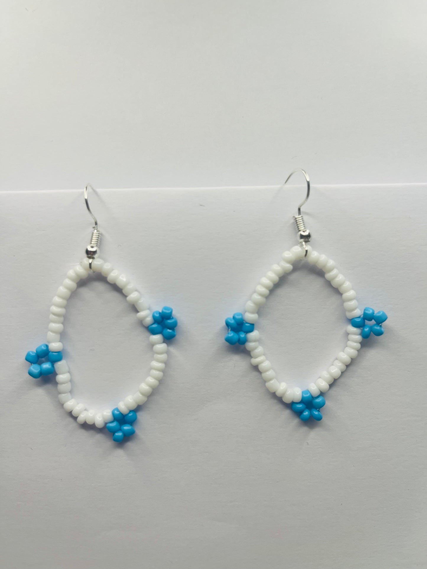 White & Blue bead flower oval dangle earrings
