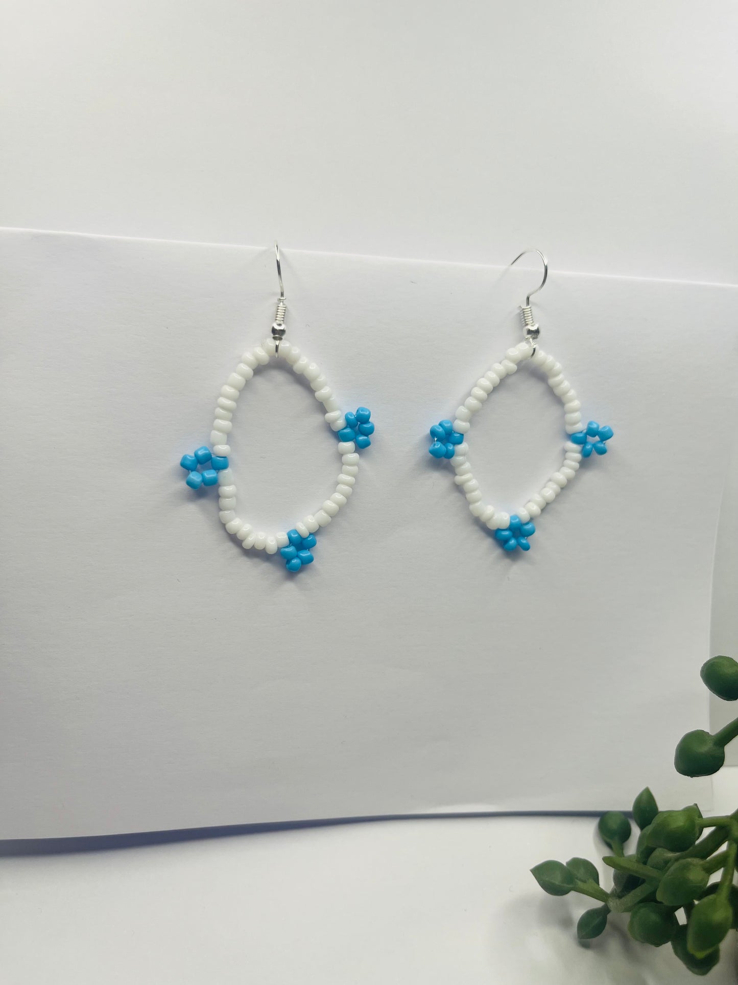 White & Blue bead flower oval dangle earrings