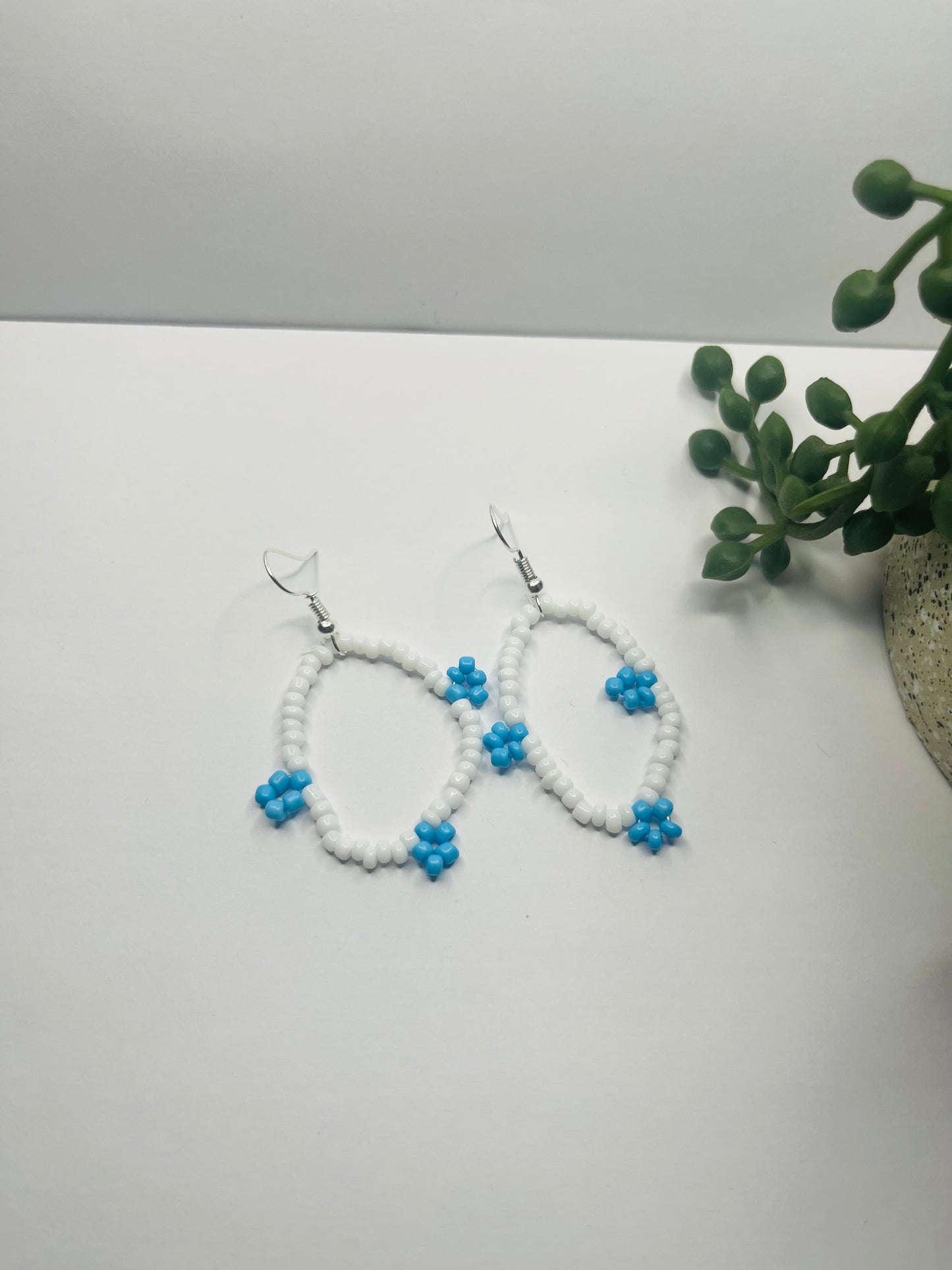 White & Blue bead flower oval dangle earrings